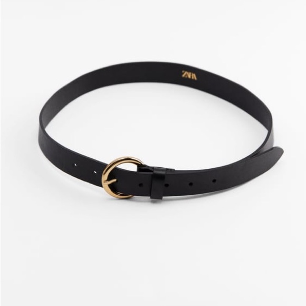 NWT. Zara Black Leather Belt with Gold Circle Buckle. Size 30.